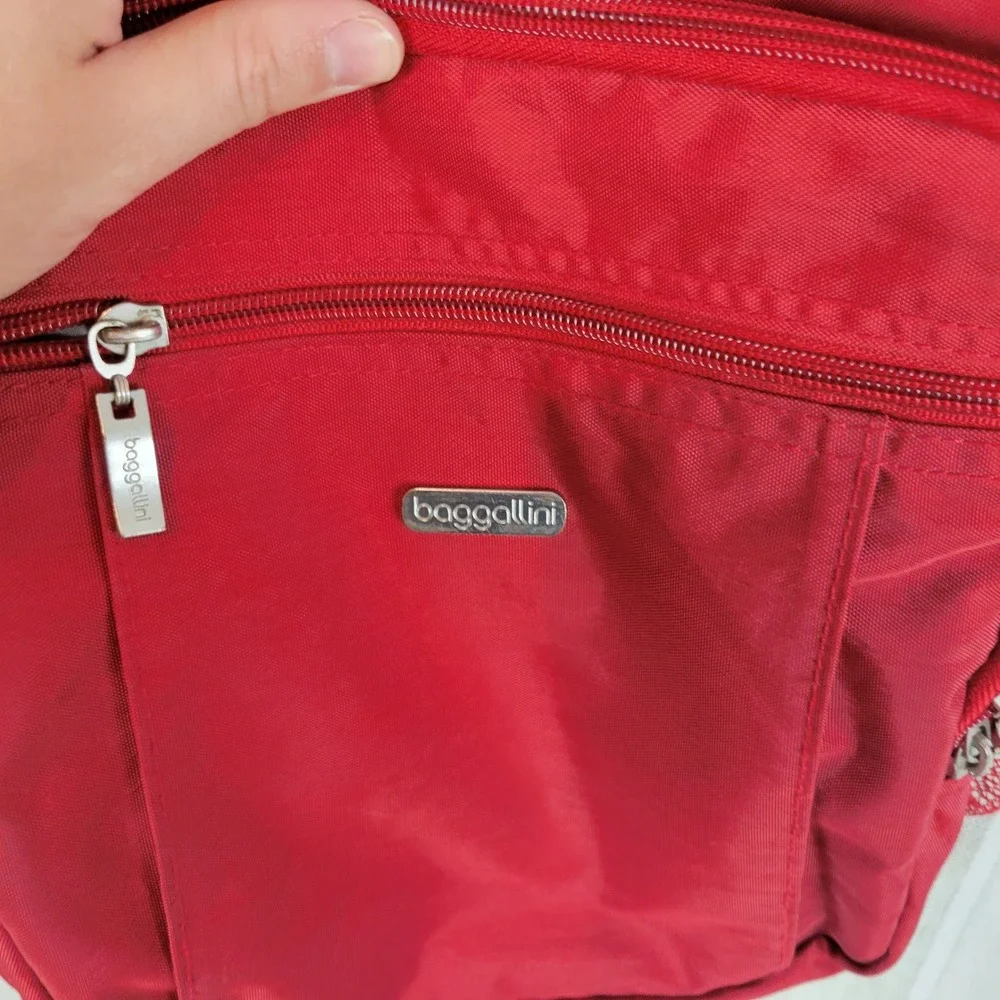 Baggallini Sling Crossbody Bag Purse Backpack Nylon Red One Strap - Picture 3 of 12